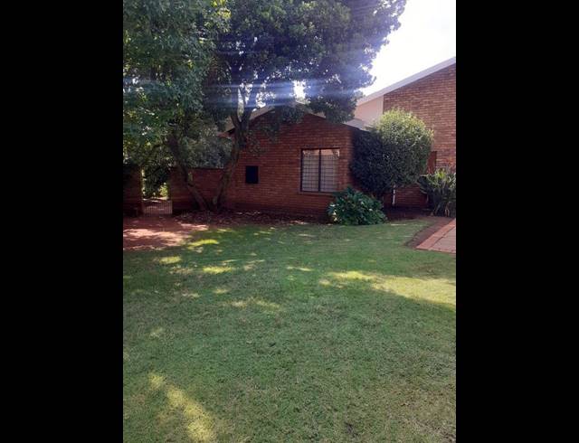 4 BEDROOM PROPERTY TO RENT IN LAKEFIELD